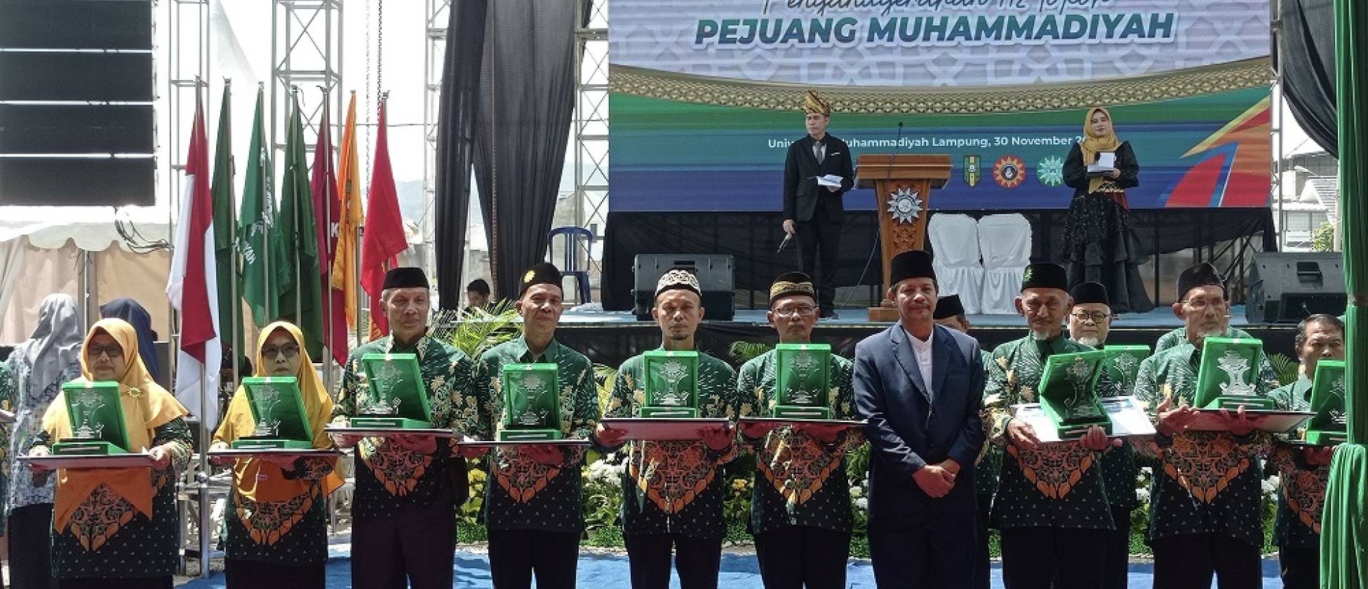 Muhammadiyah Lampung Beri Penghargaan 112 Tanda Jasa pada Resepsi Milad ke-112